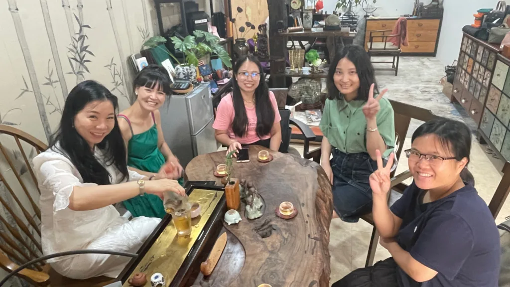 Xiaofeng and the team meeting with a supplier
